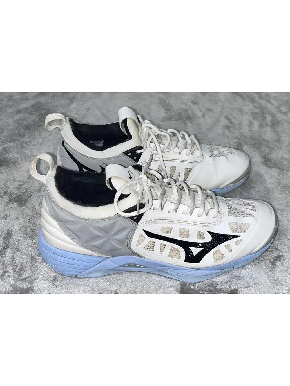 Mizuno White Light Blue Athletic Sneakers with Black Logo